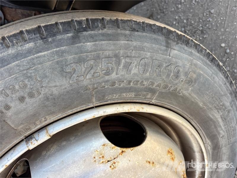 Hino 195 Kabine i unutrašnjost