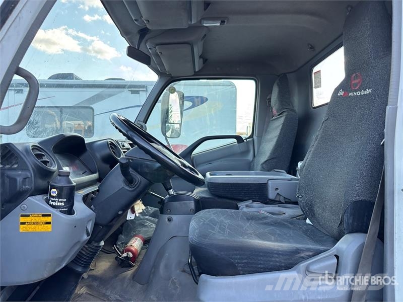 Hino 195 Camiones plataforma