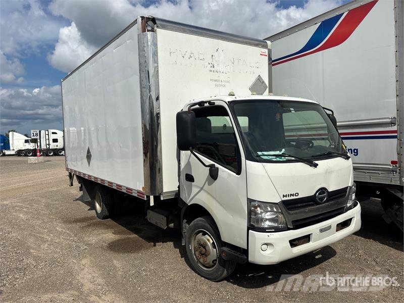 Hino 195 Camiones con caja de remolque