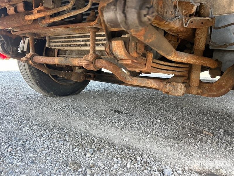 Hino 195 شاحنات ذات هيكل صندوقي