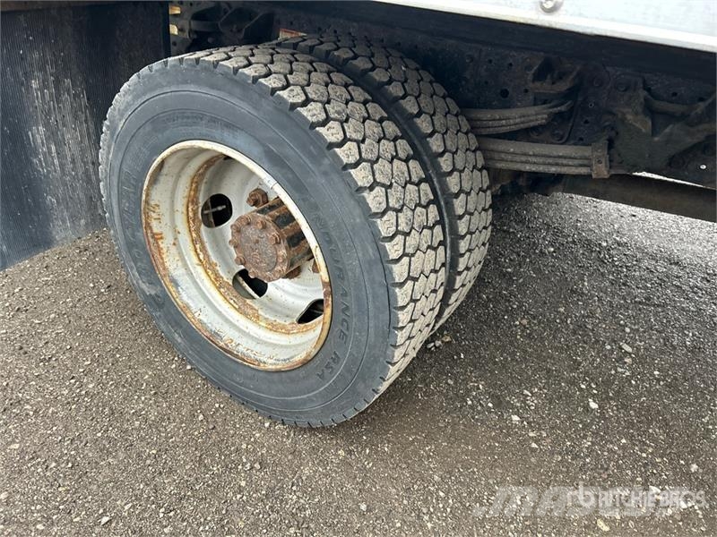 Hino 195 Грузовики-Фургоны