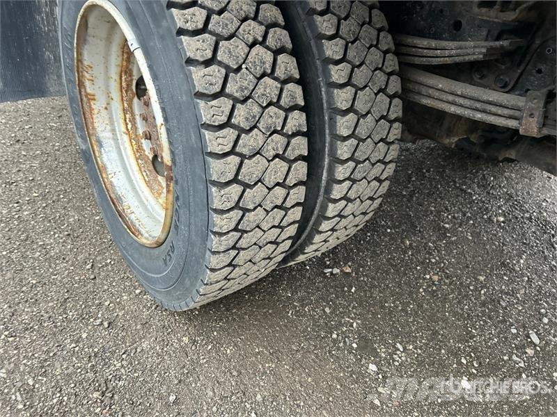 Hino 195 Грузовики-Фургоны
