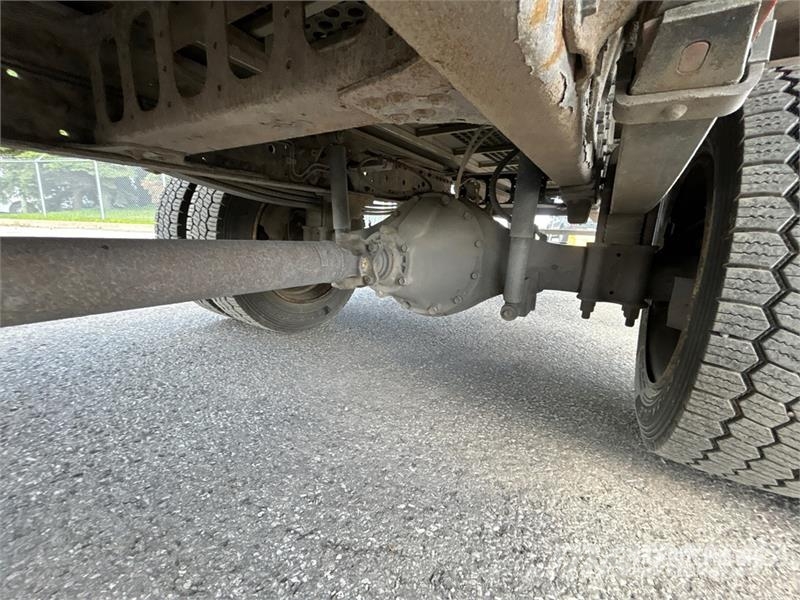 Hino 195 Camiones con caja de remolque
