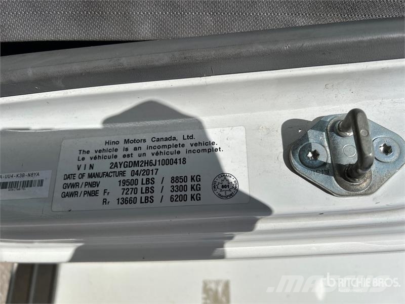 Hino 195 Camiones con caja de remolque