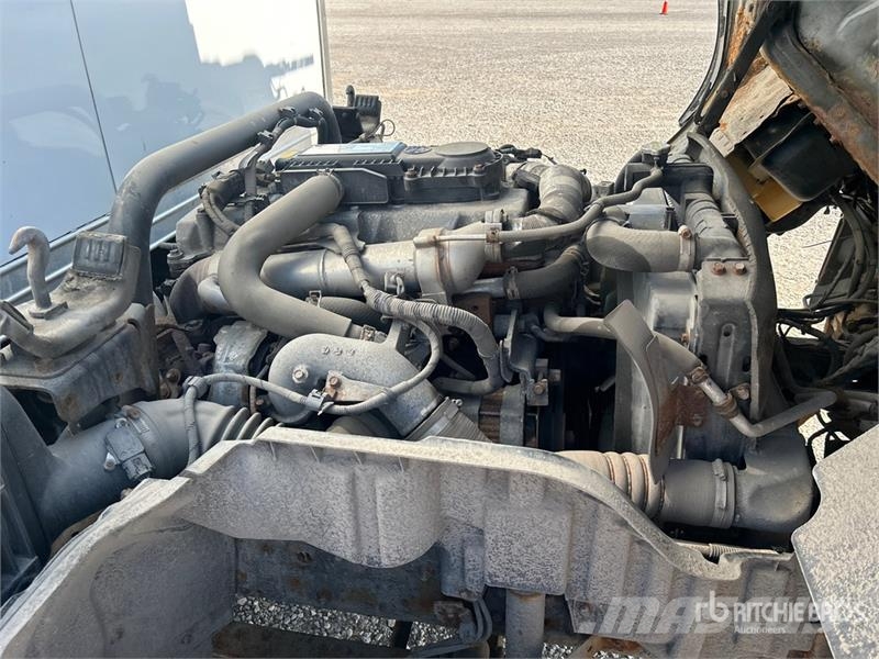Hino 195 شاحنات ذات هيكل صندوقي