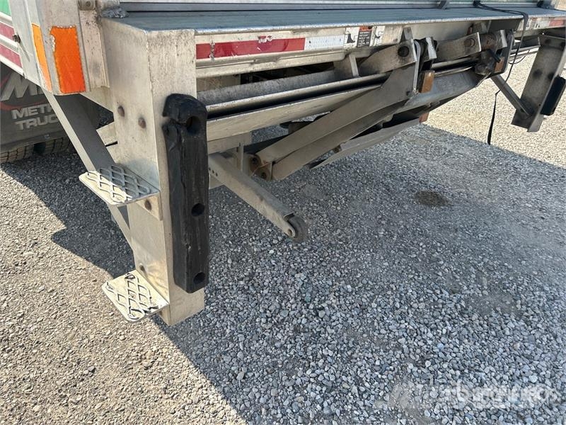 Hino 195 Camiones con caja de remolque