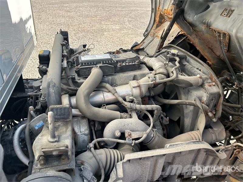 Hino 195 شاحنات ذات هيكل صندوقي