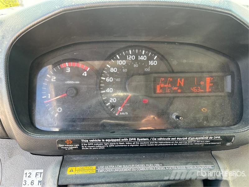 Hino 195 شاحنات ذات هيكل صندوقي