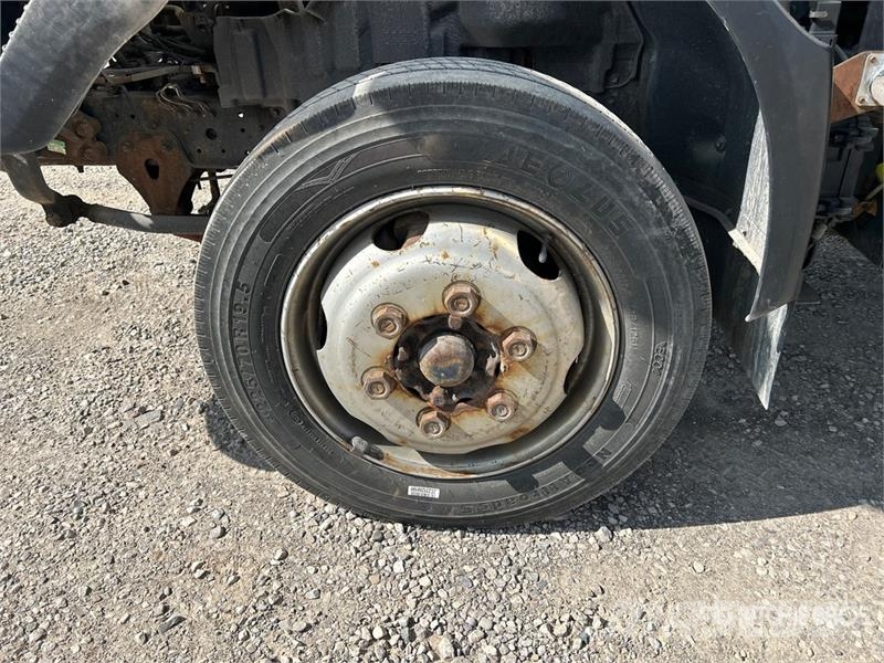 Hino 195 Camiones con caja de remolque
