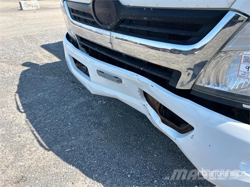 Hino 195 شاحنات ذات هيكل صندوقي