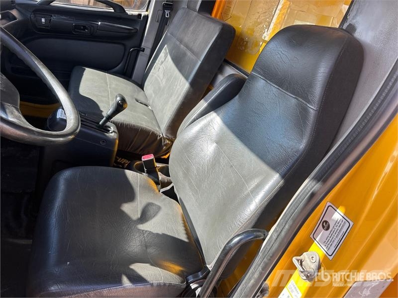 Hino 268 شاحنات ذات هيكل صندوقي