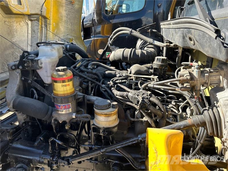 Hino 268 شاحنات ذات هيكل صندوقي