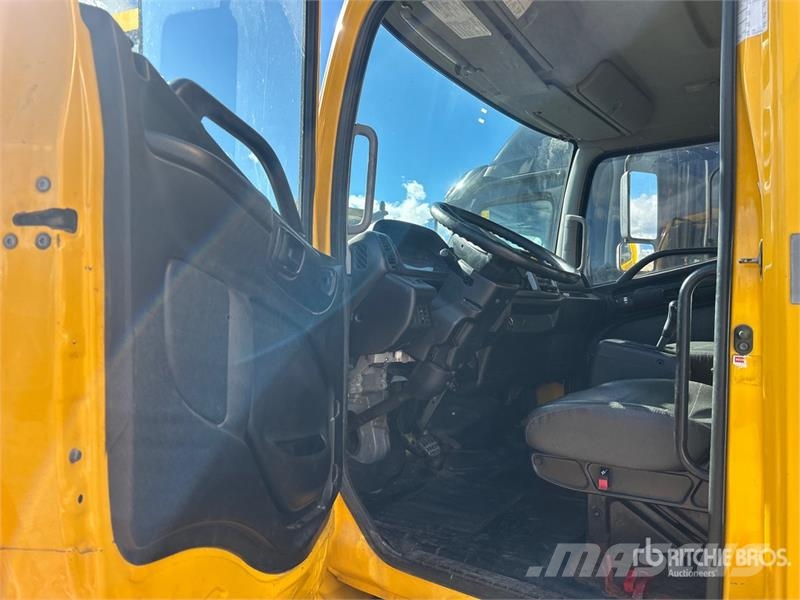 Hino 268 شاحنات ذات هيكل صندوقي
