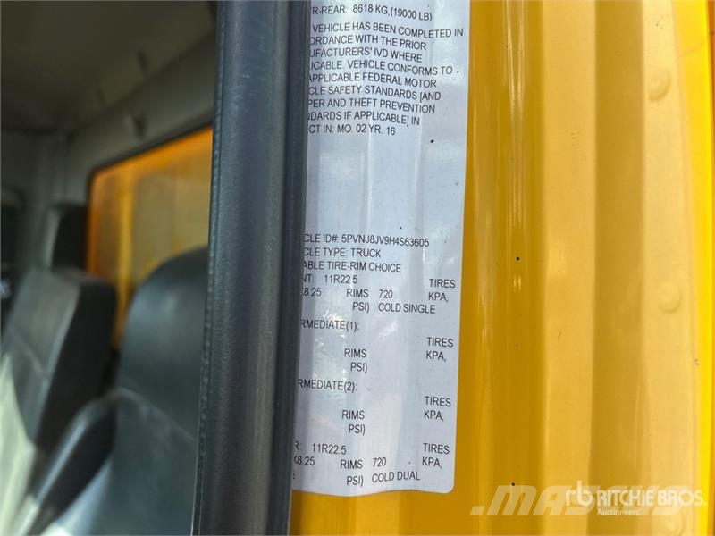 Hino 268 شاحنات ذات هيكل صندوقي