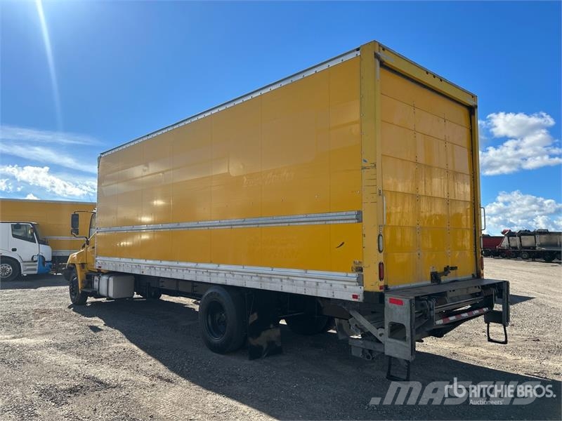 Hino 268 شاحنات ذات هيكل صندوقي