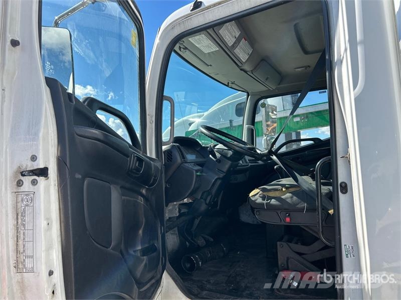 Hino 268 Camiões de caixa fechada