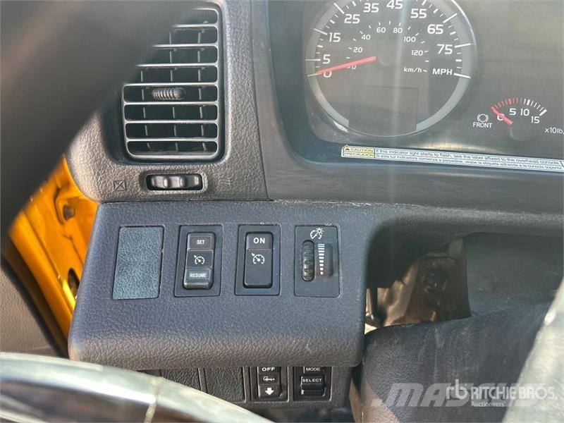 Hino 268 شاحنات ذات هيكل صندوقي