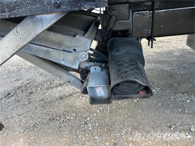 Hino 268 شاحنات ذات هيكل صندوقي