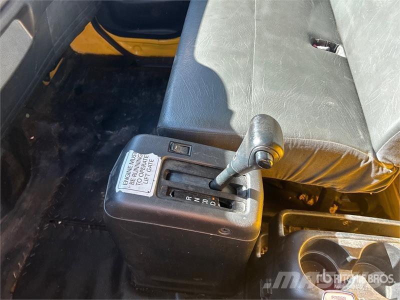 Hino 268 شاحنات ذات هيكل صندوقي