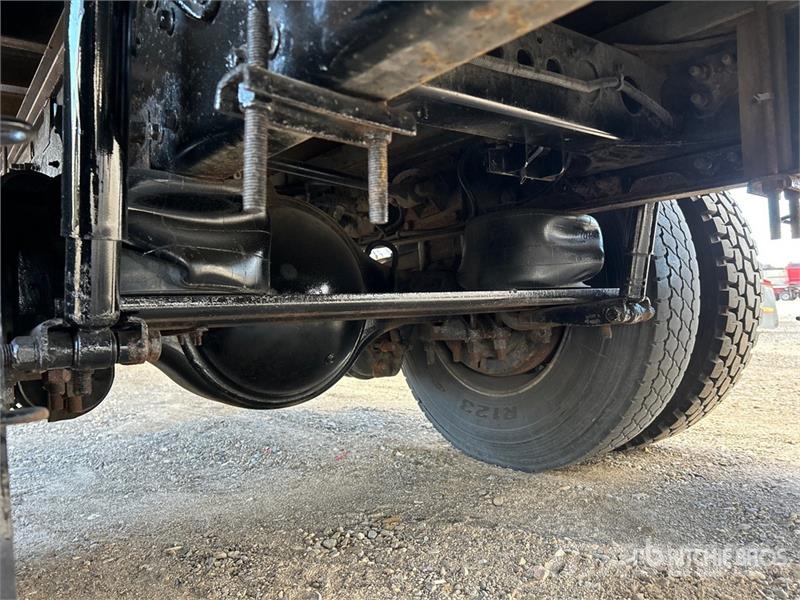 Hino 268 شاحنات ذات هيكل صندوقي