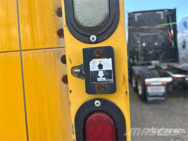 Hino 268 شاحنات ذات هيكل صندوقي