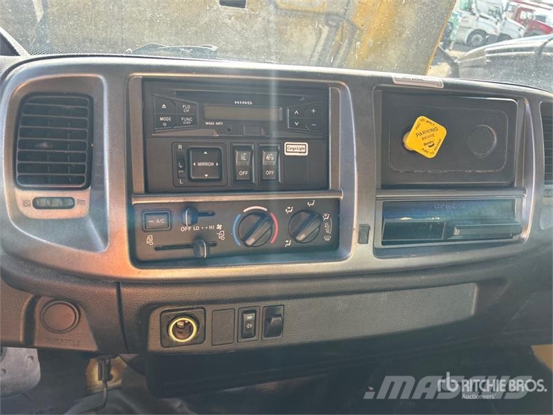 Hino 268 شاحنات ذات هيكل صندوقي