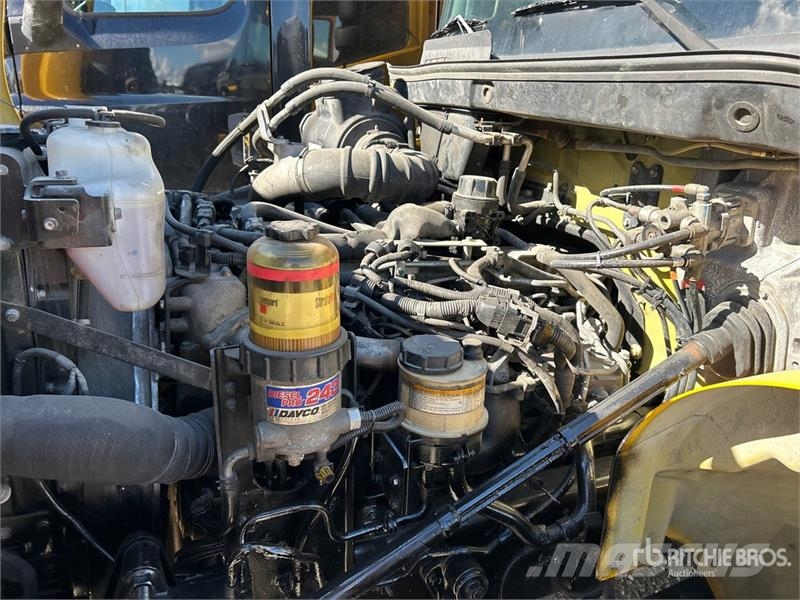 Hino 268 شاحنات ذات هيكل صندوقي
