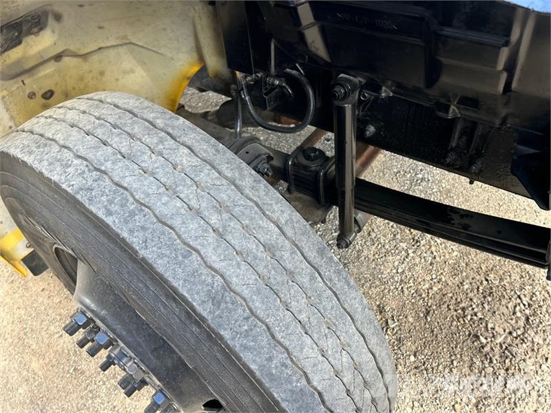 Hino 268 شاحنات ذات هيكل صندوقي