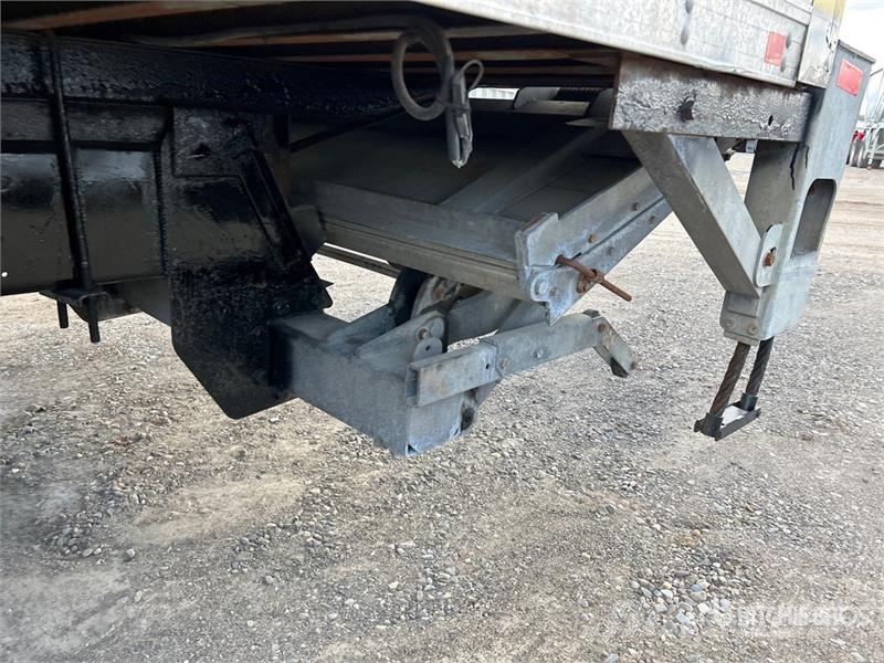 Hino 268 شاحنات ذات هيكل صندوقي