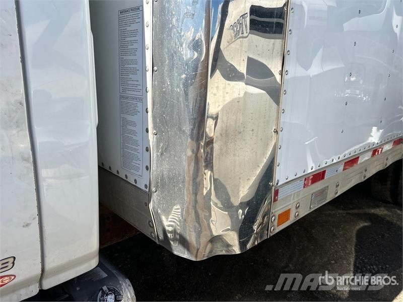 Hino 268 Camiões de caixa fechada