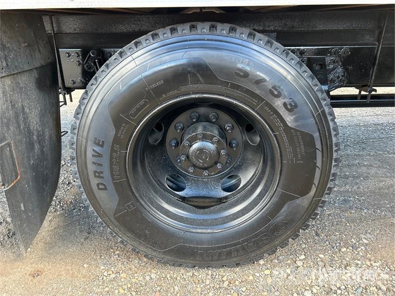 Hino 268 شاحنات ذات هيكل صندوقي