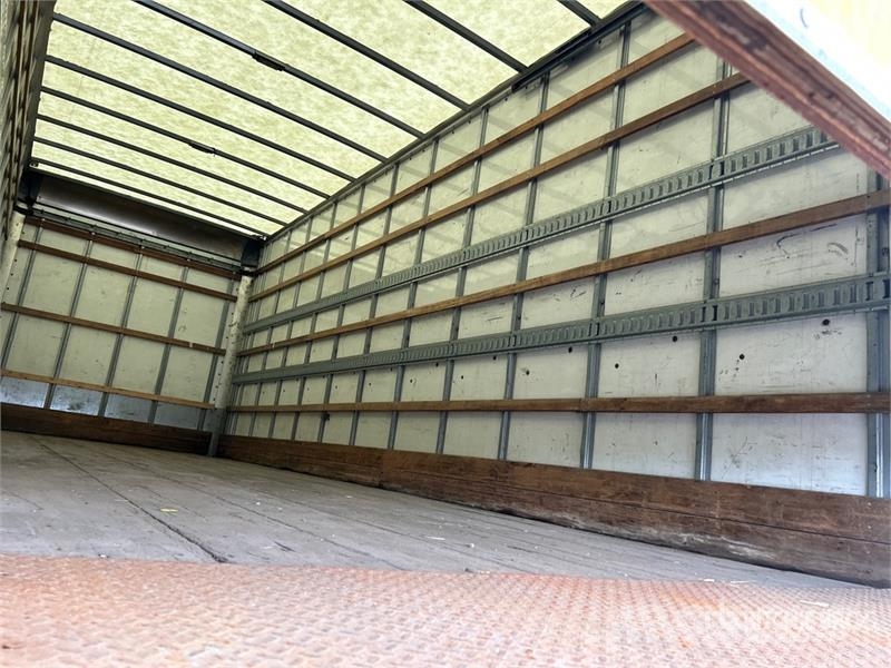 Hino 268 شاحنات ذات هيكل صندوقي