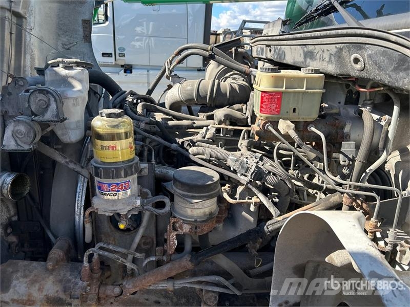 Hino 268 Camiões de caixa fechada