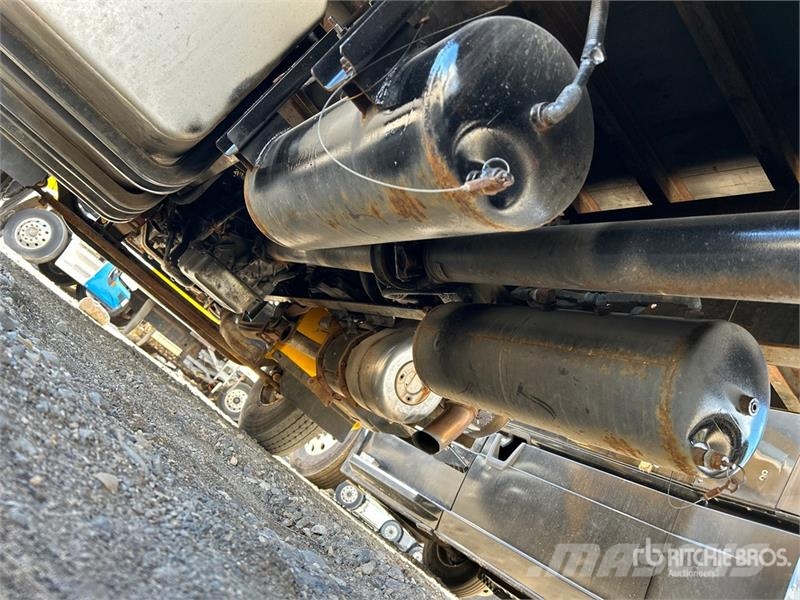Hino 268 شاحنات ذات هيكل صندوقي