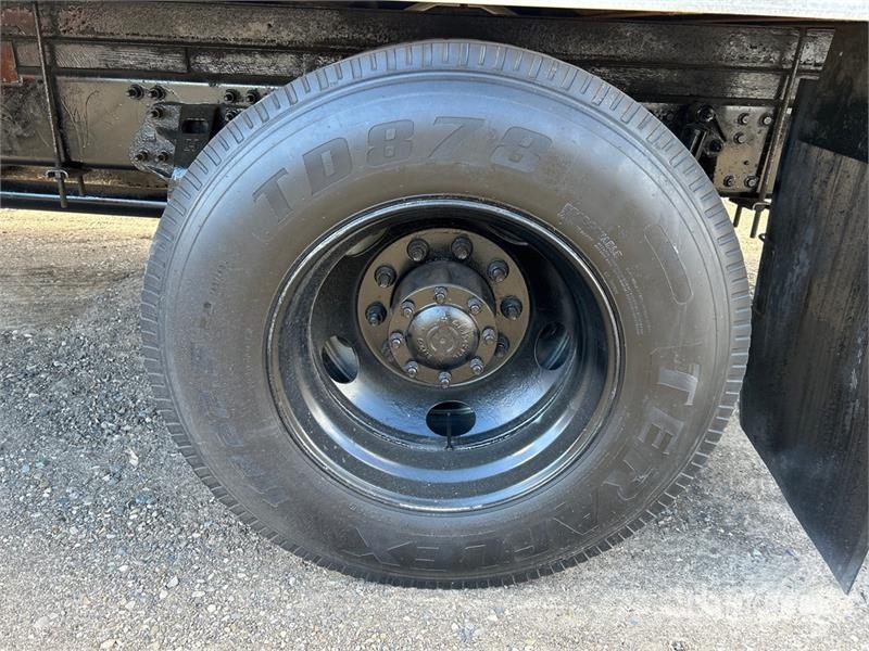 Hino 268 شاحنات ذات هيكل صندوقي