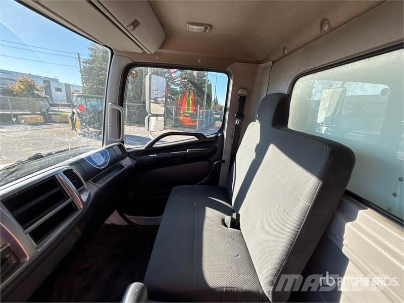 Hino 268 Bakwagens met gesloten opbouw