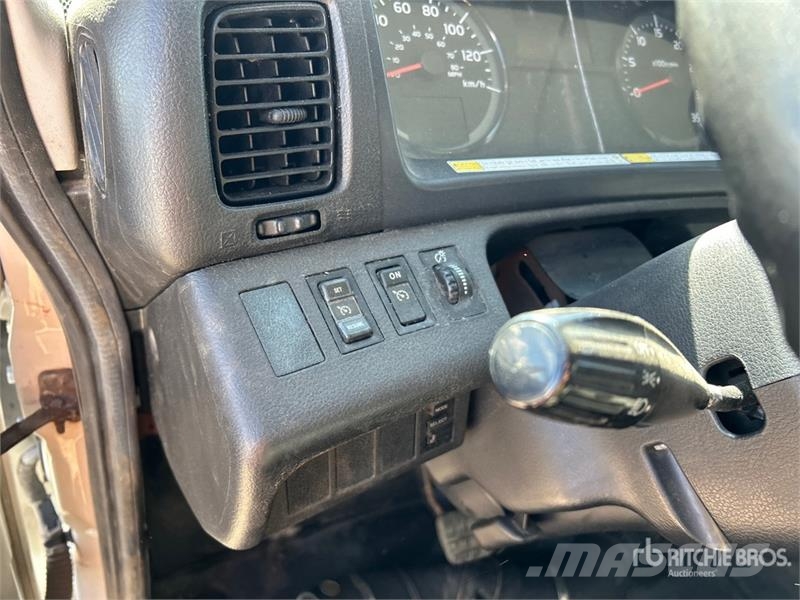 Hino 268 Camiões de caixa fechada