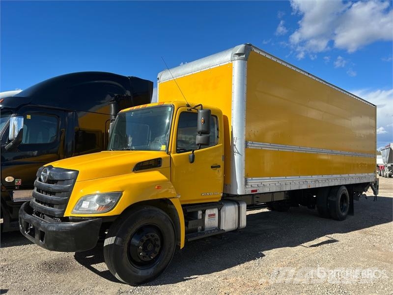 Hino 268 شاحنات ذات هيكل صندوقي