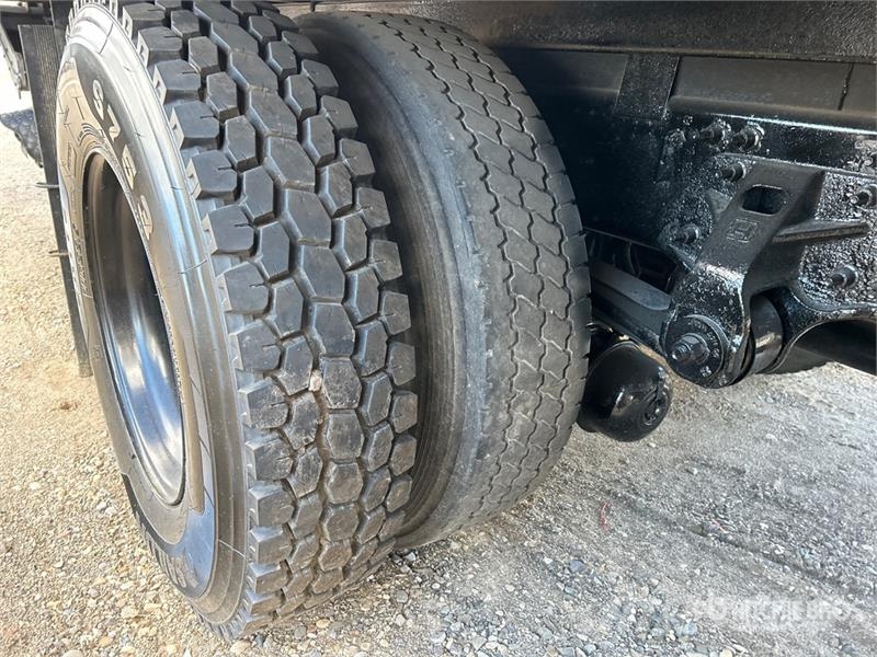 Hino 268 شاحنات ذات هيكل صندوقي
