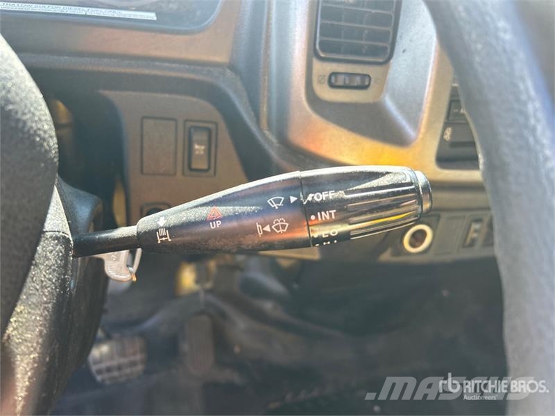 Hino 268 شاحنات ذات هيكل صندوقي