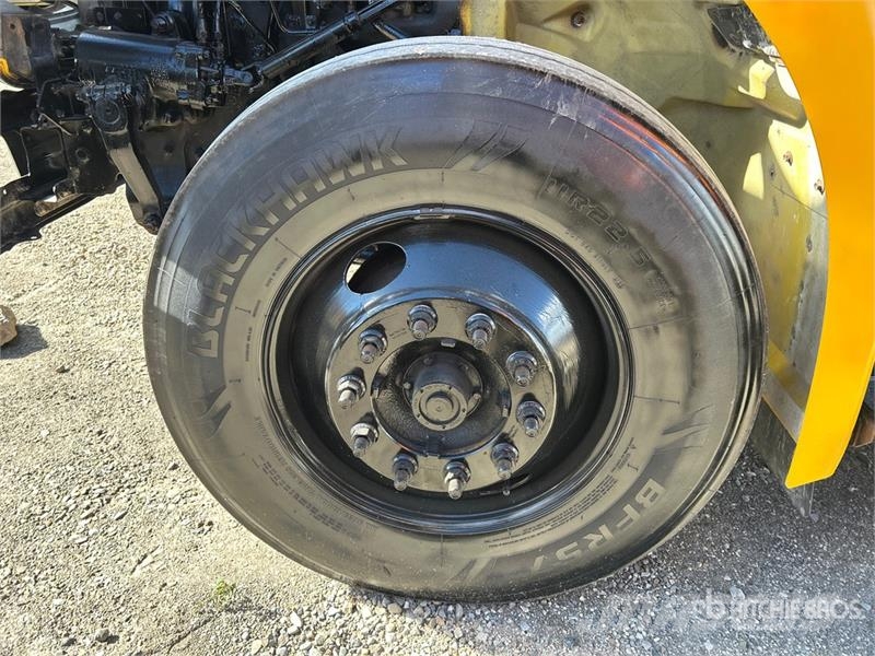 Hino 268 شاحنات ذات هيكل صندوقي