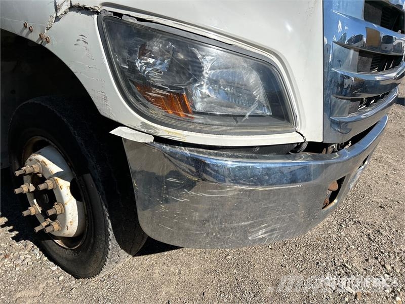 Hino 268 Camiões de caixa fechada