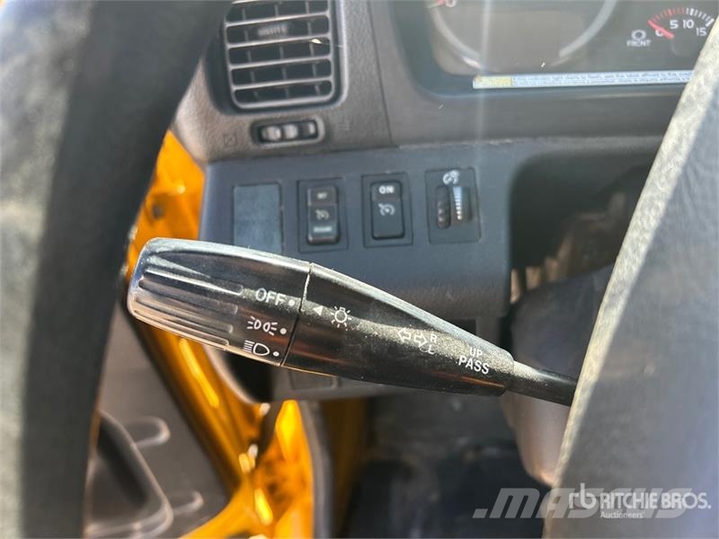 Hino 268 شاحنات ذات هيكل صندوقي
