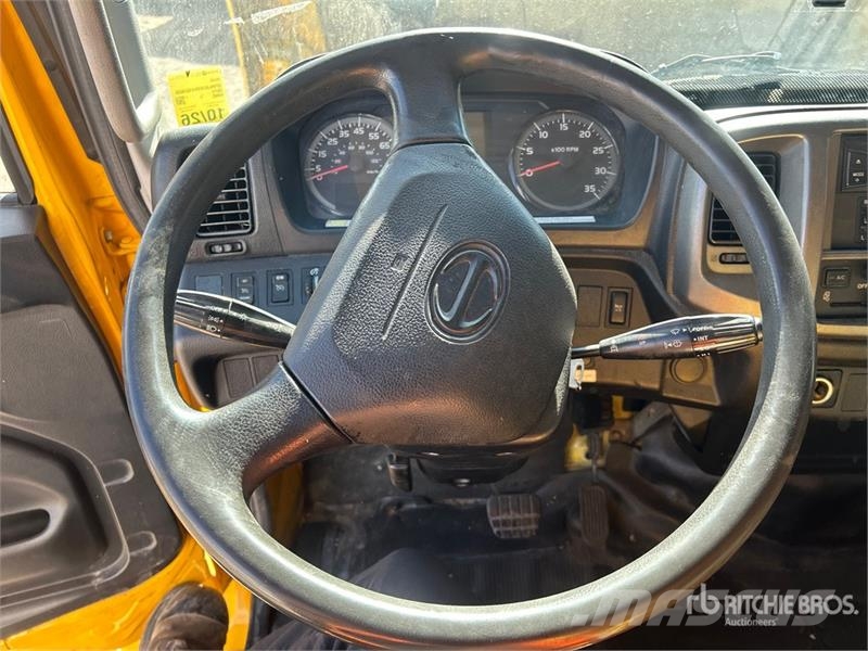 Hino 268 شاحنات ذات هيكل صندوقي