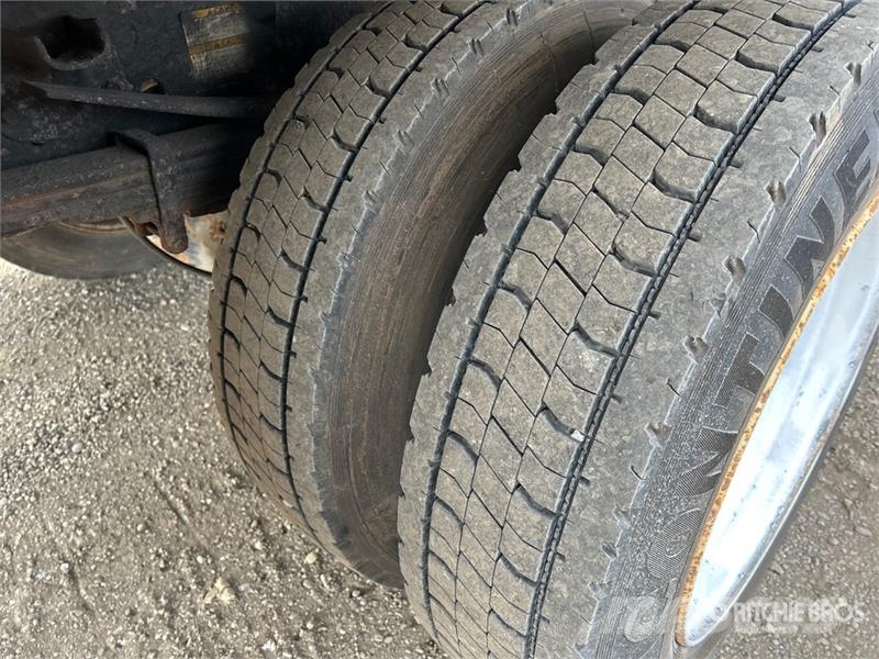 Hino 308 Bakwagens met gesloten opbouw
