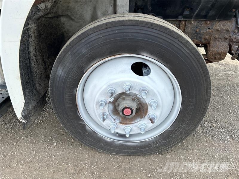 Hino 308 Bakwagens met gesloten opbouw