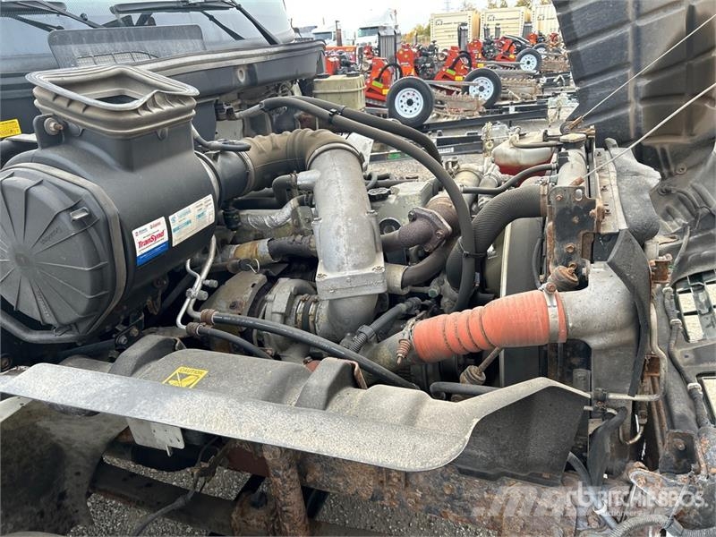 Hino 308 Bakwagens met gesloten opbouw