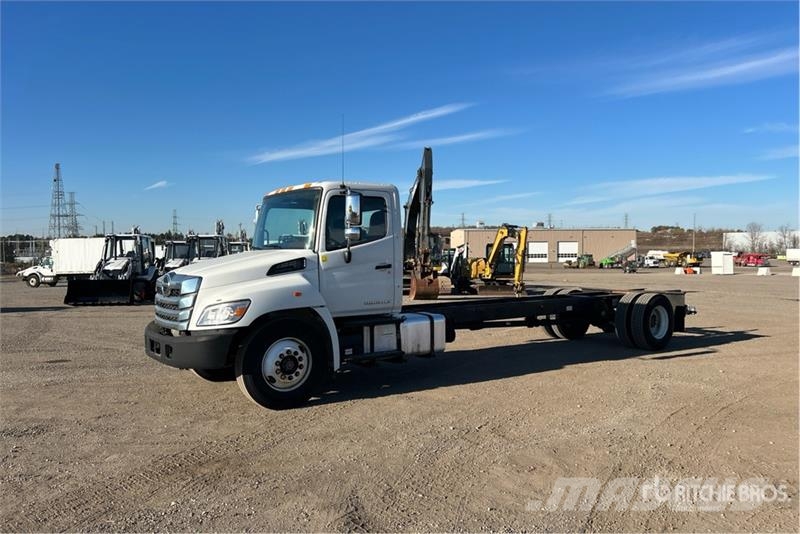 Hino 338 Kabine i unutrašnjost