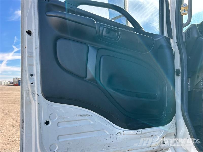 Hino 338 Седельные тягачи