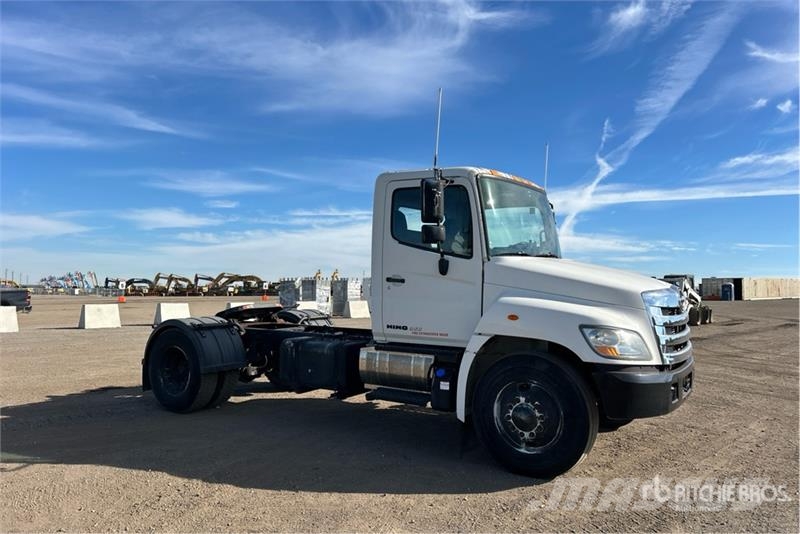 Hino 338 Седельные тягачи